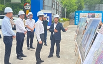 大渡口区常务副区长谢小刚调研泛亚电竞中心项目，，，，，，，，共破建设难题促发展